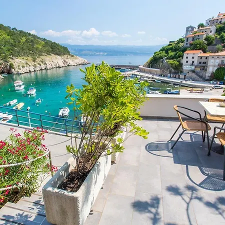 Апартаменты Seafront With Amazing Seaview *