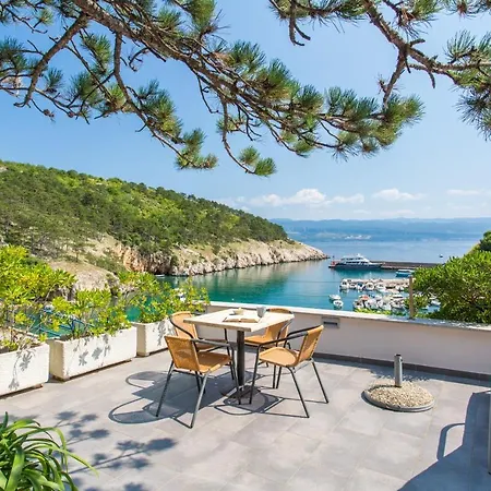 Apartment Seafront With Amazing Seaview Vrbnik (Primorje-Gorski Kotar)