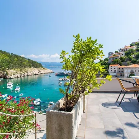Seafront With Amazing Seaview Apartment Vrbnik (Primorje-Gorski Kotar)